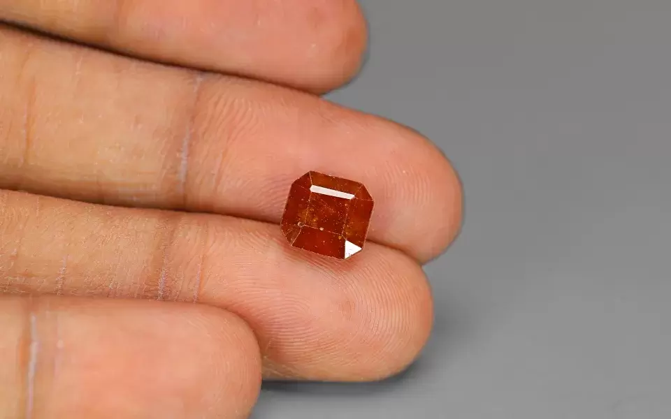 Hessonite (2.90-Carats)