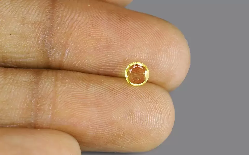 Yellow Sapphire ( 3.26- Carats)