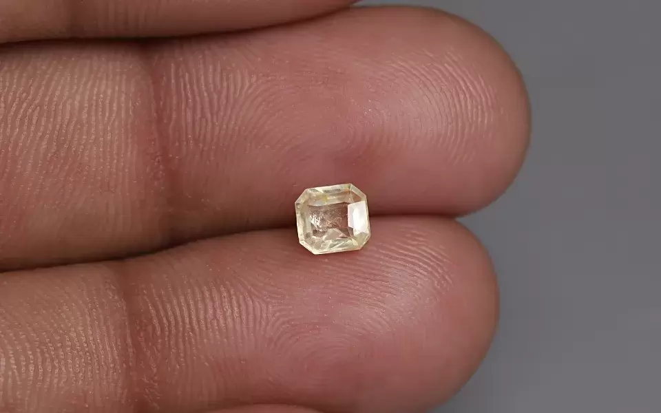Yellow Sapphire ( 5.62 - Carats)